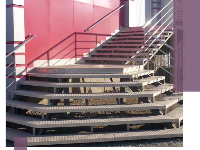 Лестницы для магазина в Сызрани — изготовление и монтаж