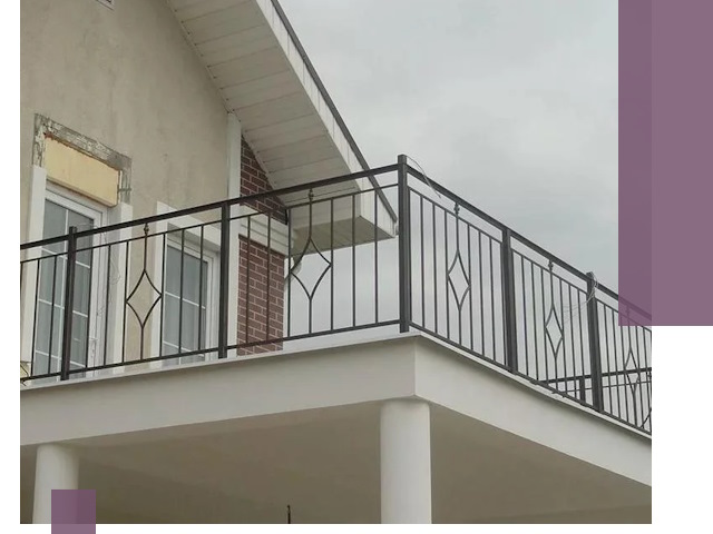 Изготовление балконных ограждений в Сызрани из металла и стекла